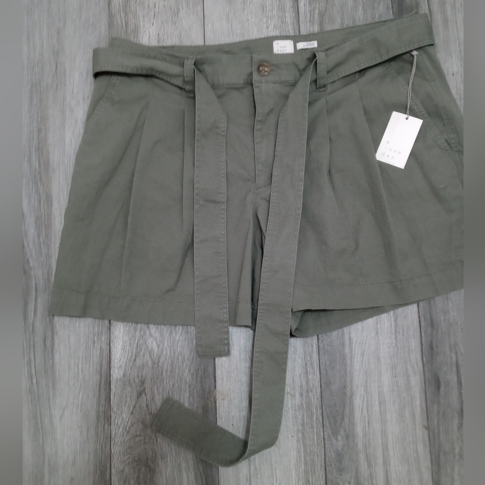 A New Day Stretch Olive Bermuda shorts zip up tie front with pockets